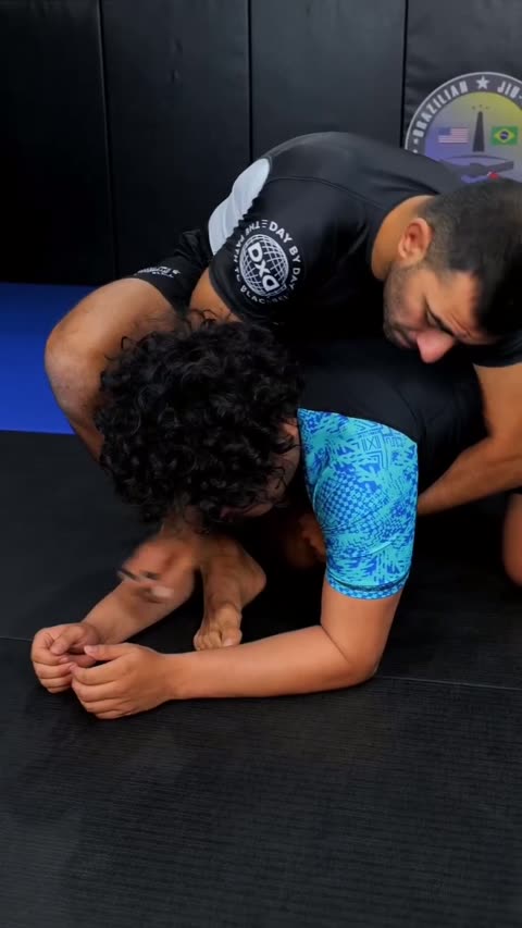 Bicep slicer — the leg hook from behind the turtle