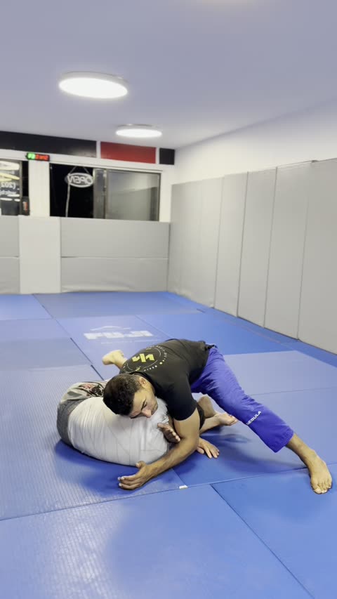 Long-Step Guard Pass (No-Gi)